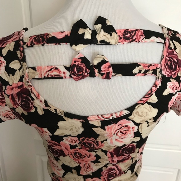 Flower crop top - Picture 3 of 3